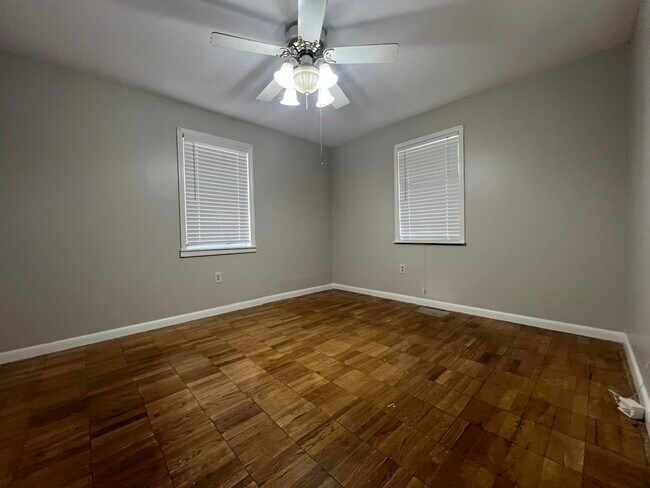 Building Photo - 1450 Gold Ave