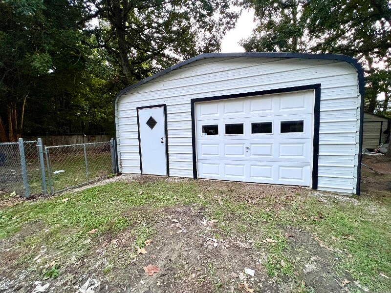 Building Photo - 413 Elm Ln