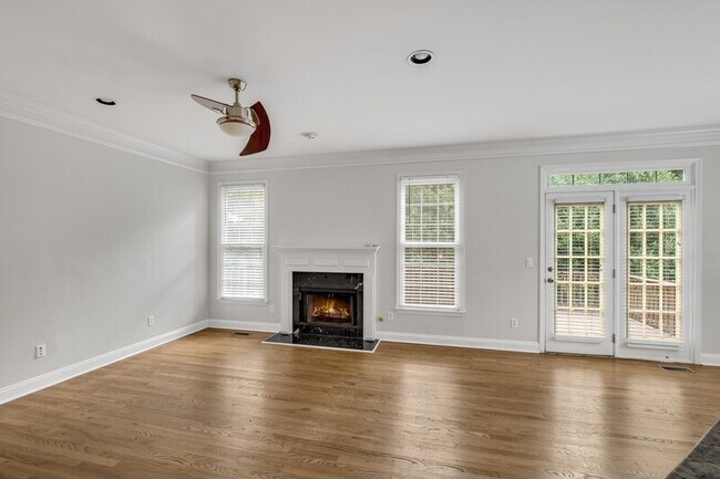 Building Photo - 1240 Dunwoody Cove