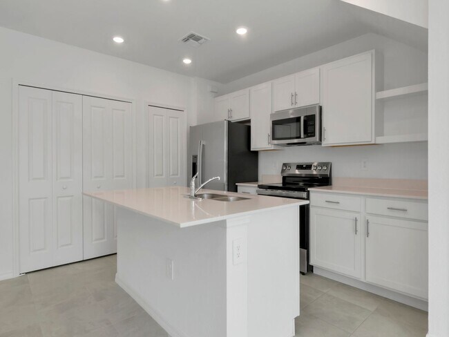 Building Photo - Modern New Construction Townhome in Desirable Lakewood Ranch – Up to 1 Month Free