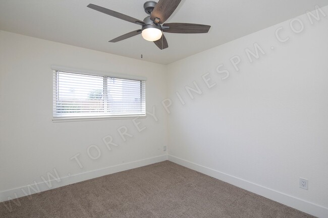 Building Photo - Spacious 4 Bedroom, 2 Bath Home with Priva...