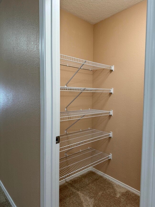 Building Photo - 10812 Fort Point Ln NE