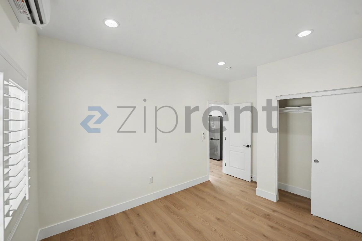 Building Photo - Unit A