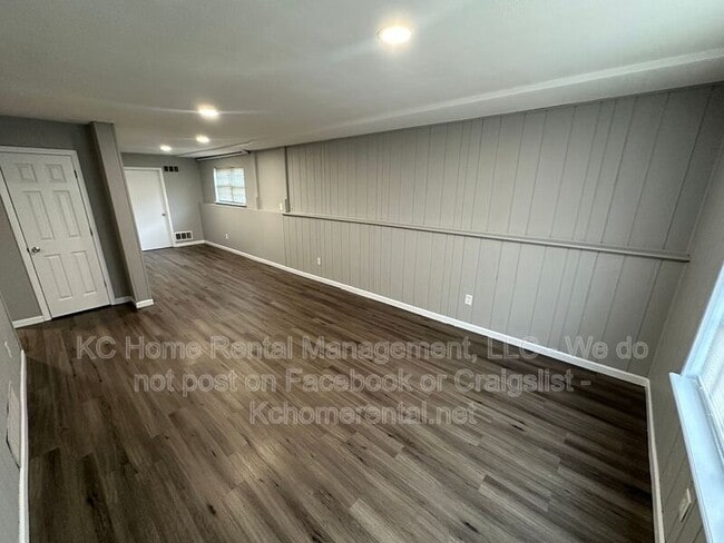 Building Photo - 9213 E 54th Terrace