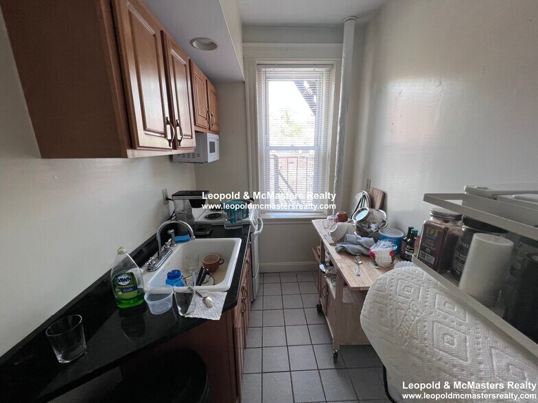 Building Photo - 41 Park Dr