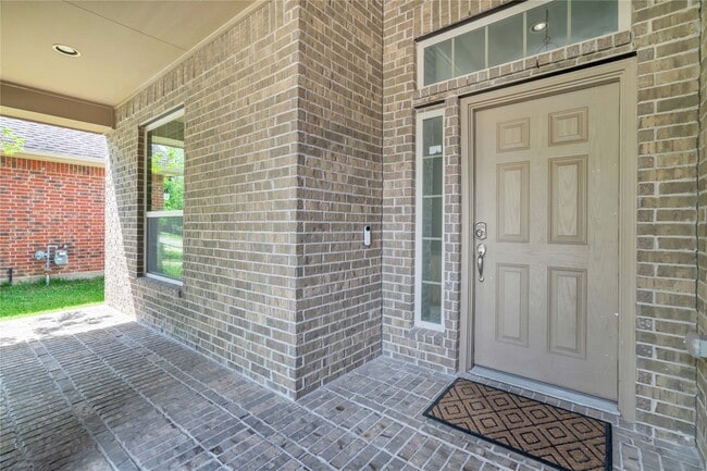 Building Photo - 2450 Garden Shadow Dr