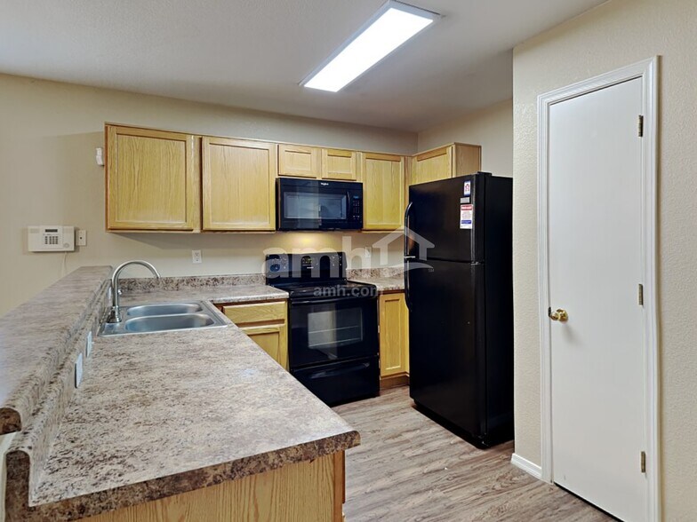 Building Photo - 7033 E Mitchell Flyer Rd