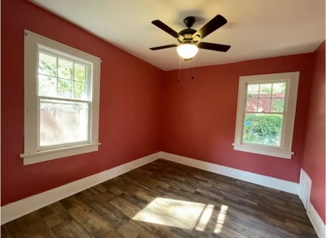 Building Photo - Lake Views! 1 Bedroom, 1 bath