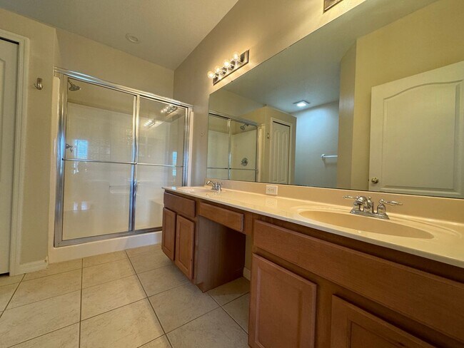 Building Photo - Beautiful 3/2 home near Lake Nona ~ Fenced In Yard ~ LVP & Tile Flooring ~ Community Pool!
