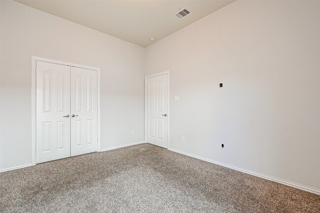 Building Photo - 24602 Forest Canopy Dr