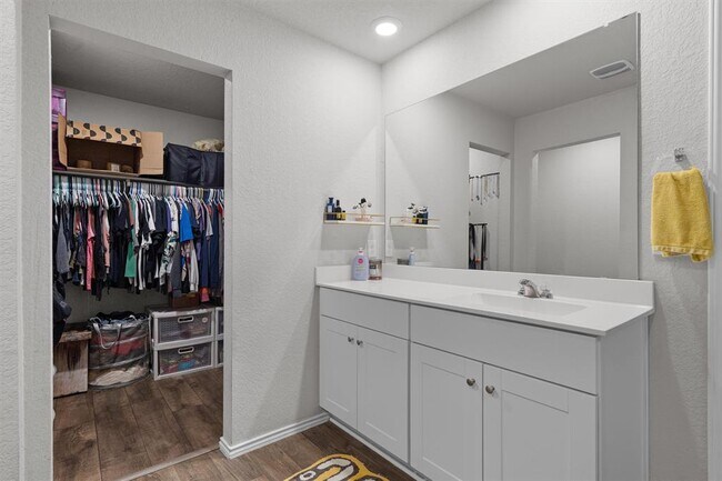 Building Photo - 12701 Brahmin Dr