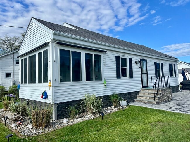 Building Photo - 116 Chalker Beach Rd