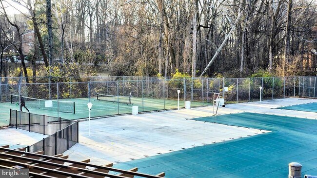 Building Photo - 10636 Montrose Ave