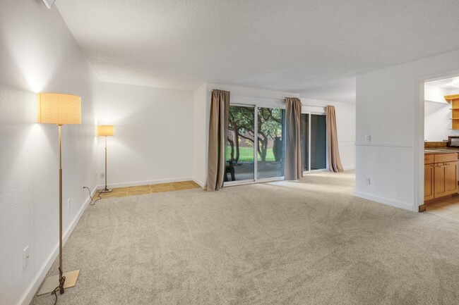 Building Photo - 1Bd/1Ba Redmond Condo