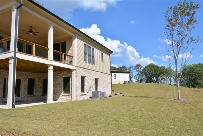 Building Photo - 7200 Grandview Overlook