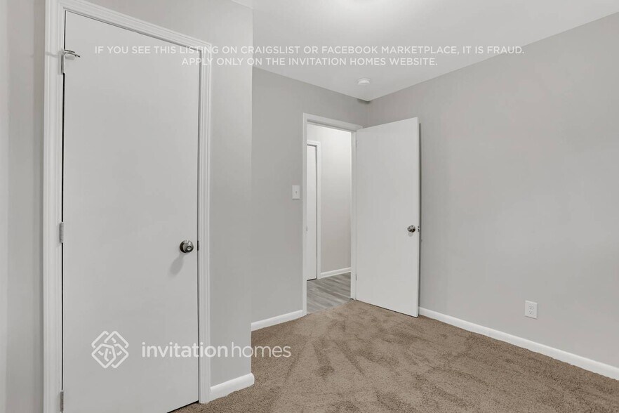 Building Photo - 2833 Altaview Dr SE