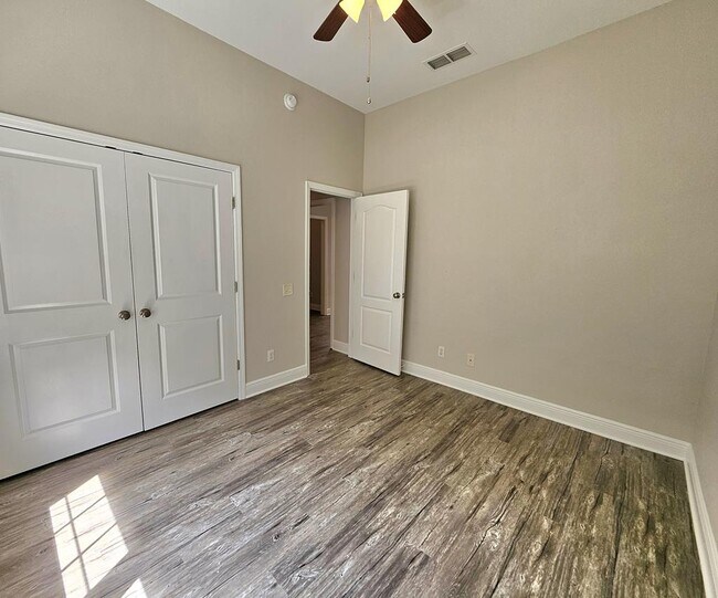 Building Photo - 321 Summercreek Cove