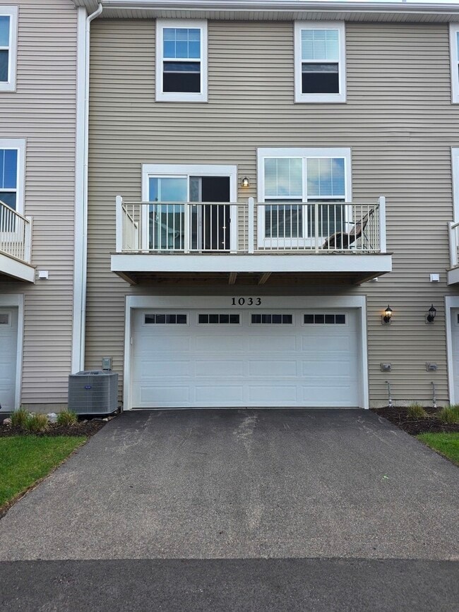 Building Photo - 1033 Atterberg Rd