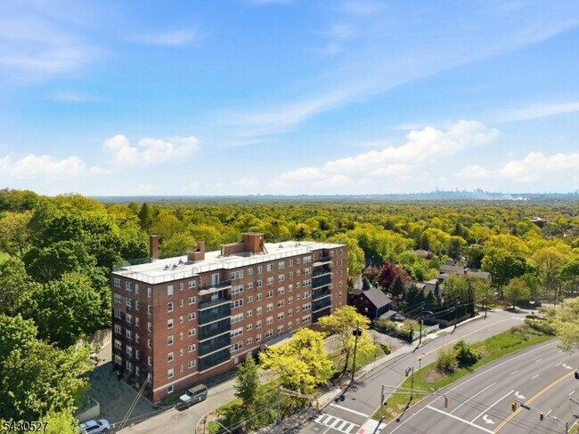 Building Photo - 415 Claremont Ave