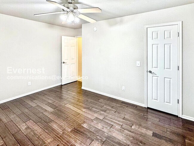 Building Photo - Charming 3-Bed, 2-Bath Home with Fenced Backyard & 2-Car Garage