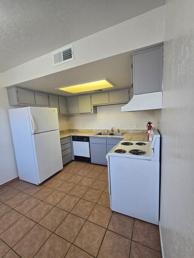 Building Photo - Comfortable 2 Bedroom Rio Rancho Apartment