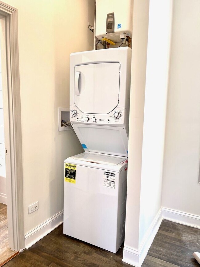 Building Photo - 3009 S Parnell Ave