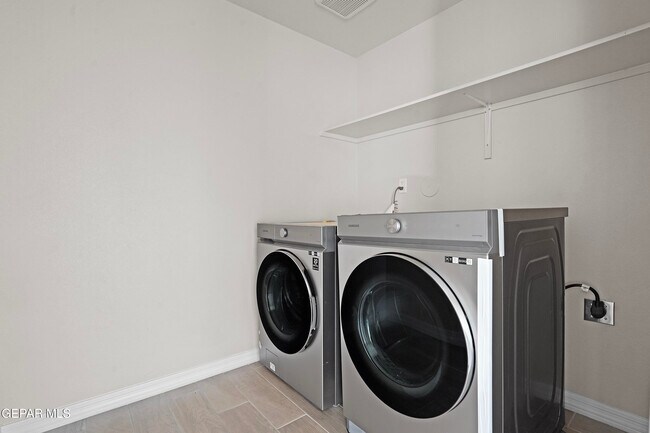 Building Photo - 12265 Desert Pine Ave