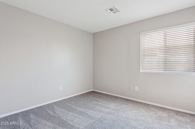 Building Photo - 1556 N Rockwell Ct
