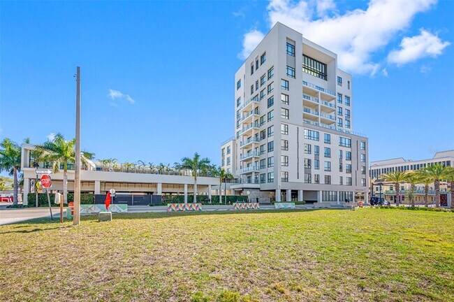 Building Photo - 5 N Osceola Ave