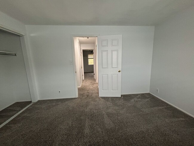 Building Photo - Willow Tree Condo For Rent - Amazing Locat...