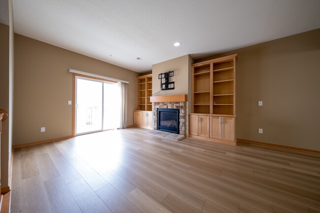 Building Photo - 9585 Madison Dr
