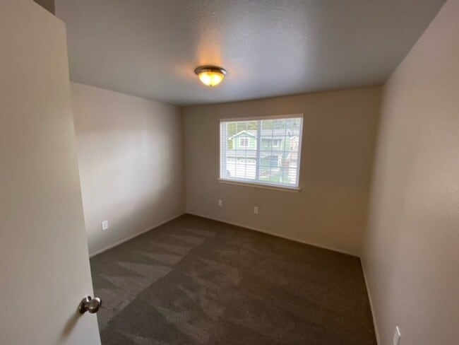 Building Photo - Brand New Remodeled 3 Bedroom 2.5 Bath  2 Car Garage