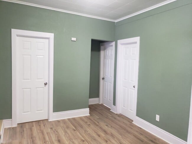 Building Photo - 1012 7th St E