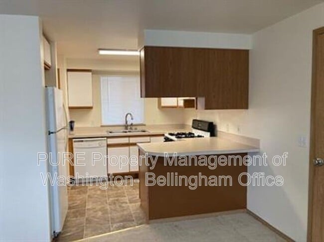 Building Photo - 413 Rowland Rd