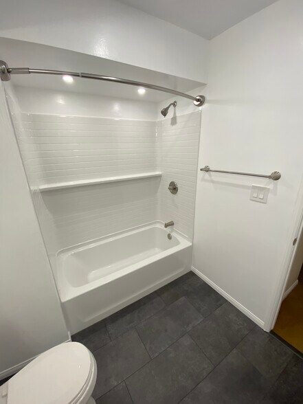 Building Photo - 1435 India St