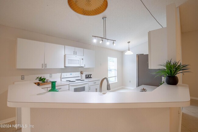 Building Photo - 3158 Ash Harbor Dr E