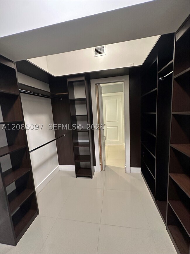 Building Photo - 14357 Kendale Lakes Dr
