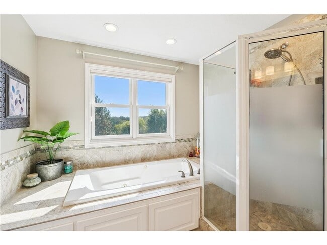 Building Photo - 9520 Scott St