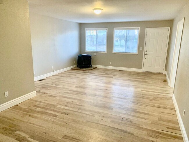 Building Photo - Spacious 4-Bedroom Home in Berkeley – Grea...