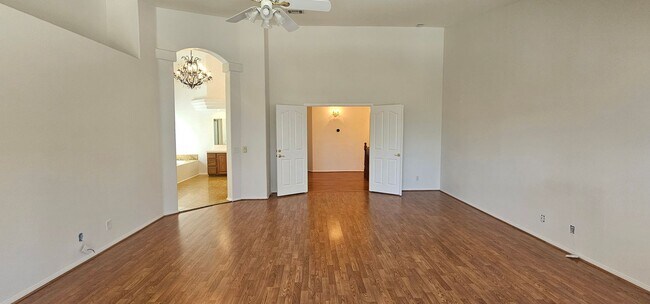 Building Photo - 7229 Ojai Dr