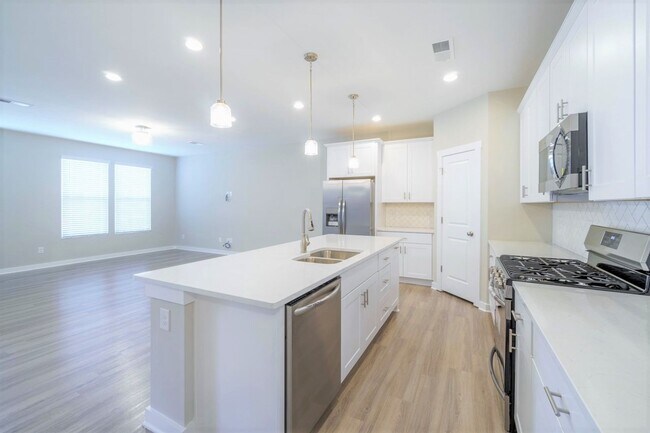 Building Photo - Brand New Construction Luxury Townhome in Pineville