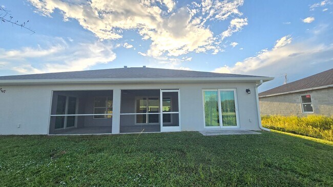 Building Photo - 513 NW 16th Pl