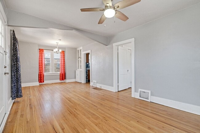 Building Photo - This home is a rare find!  3 bed/2 bath, l...