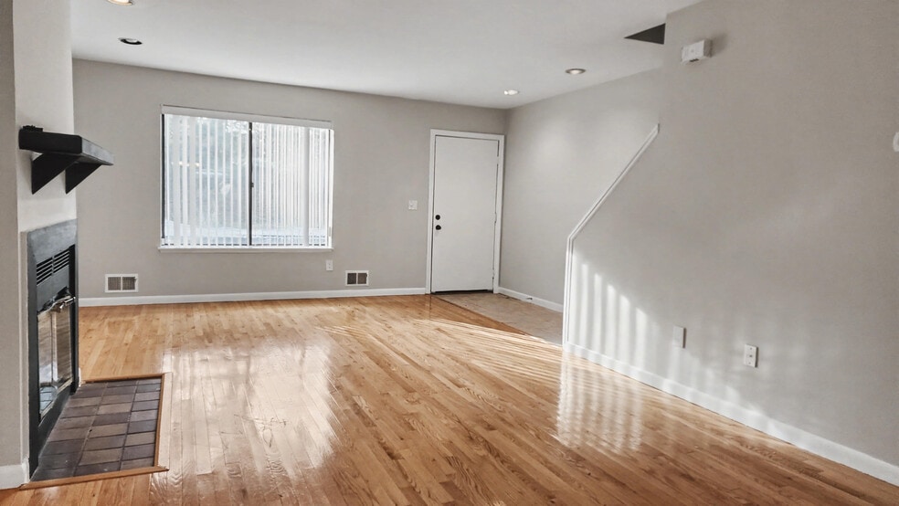 Building Photo - 1 Horizon Dr