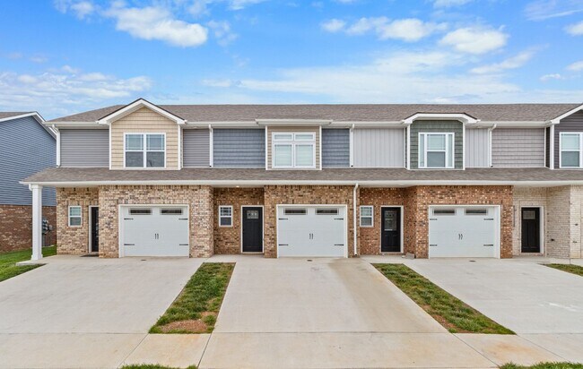 Building Photo - 2 Bedroom Condo For Rent With Community Swimming Pool!