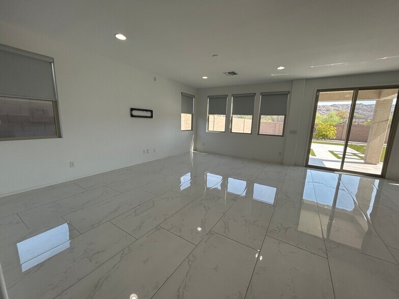 Building Photo - 2323 E Harwell Rd