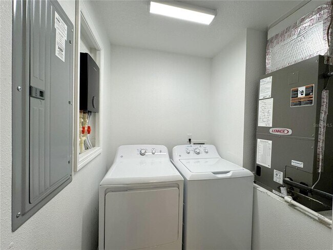 Building Photo - 8315 E Rosko Ct