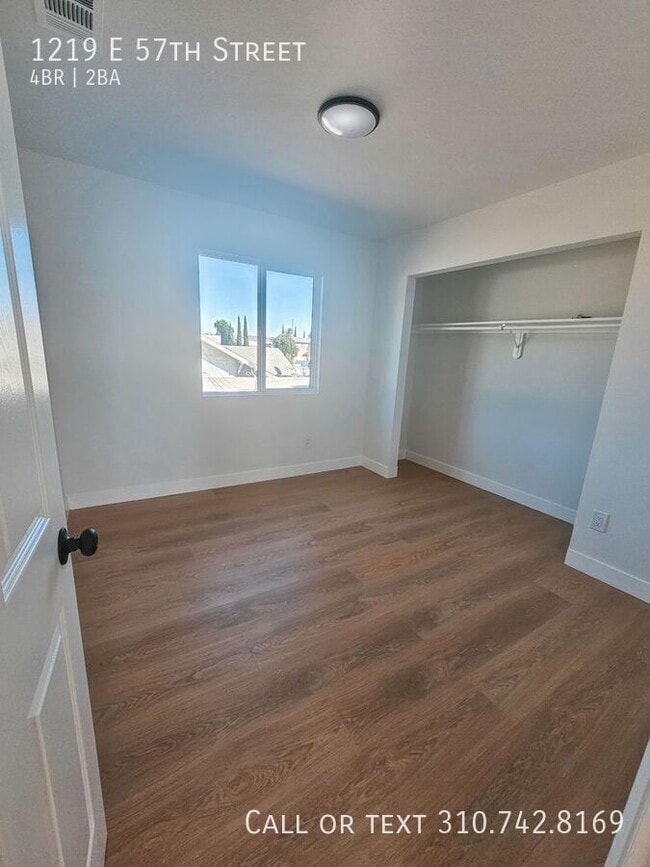 Building Photo - 1219 E 57th St