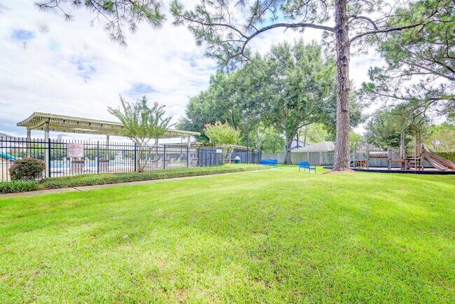 Building Photo - 7015 Redwood Falls Dr