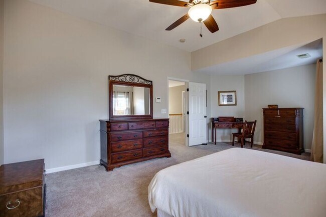 Building Photo - Pristine 5 Bed Fenced Franklin Home!